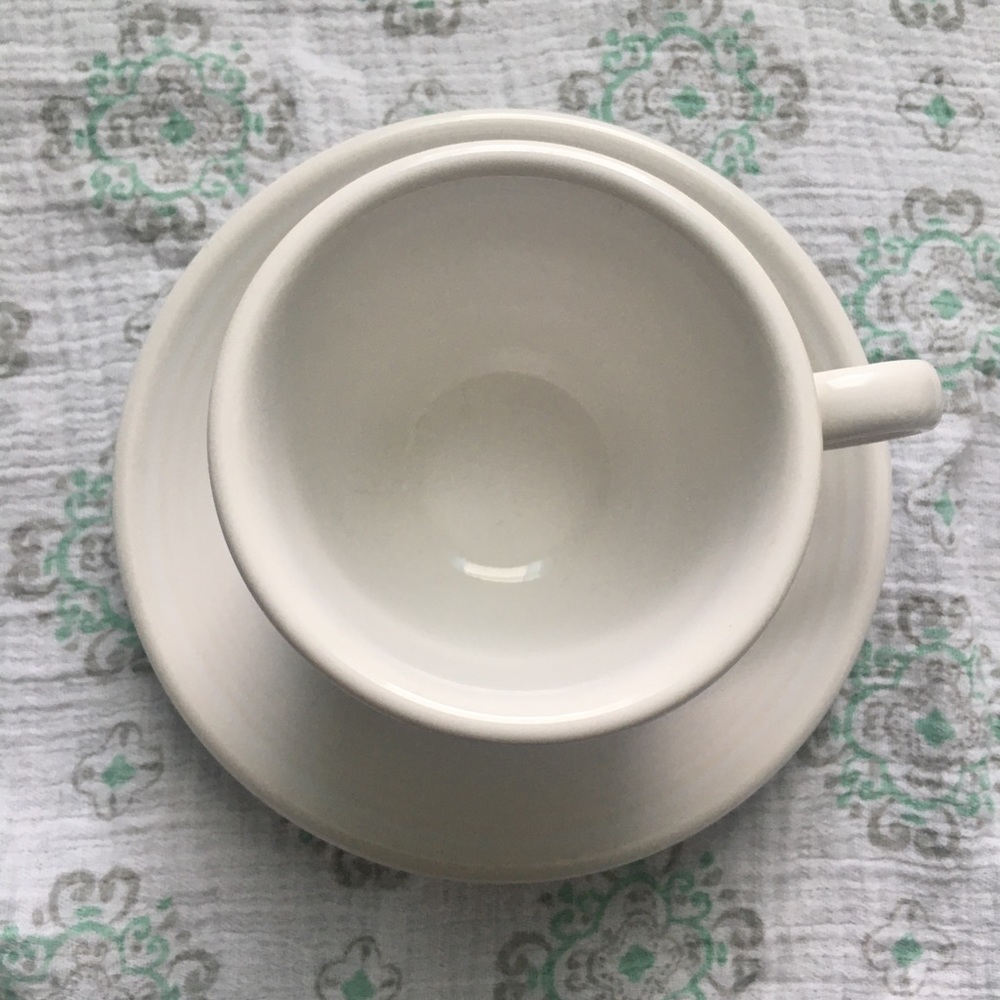 🎉 Set of 2 cups & saucers- Fiesta ware